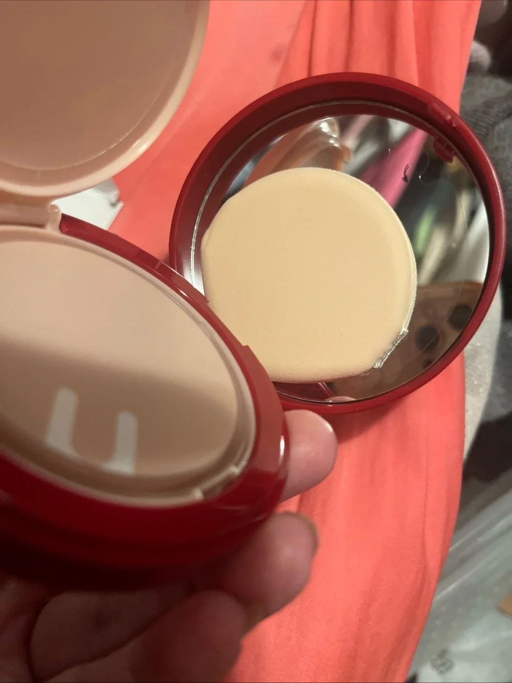 Gucci Cushion de Beauté Compact in Peach-Beige